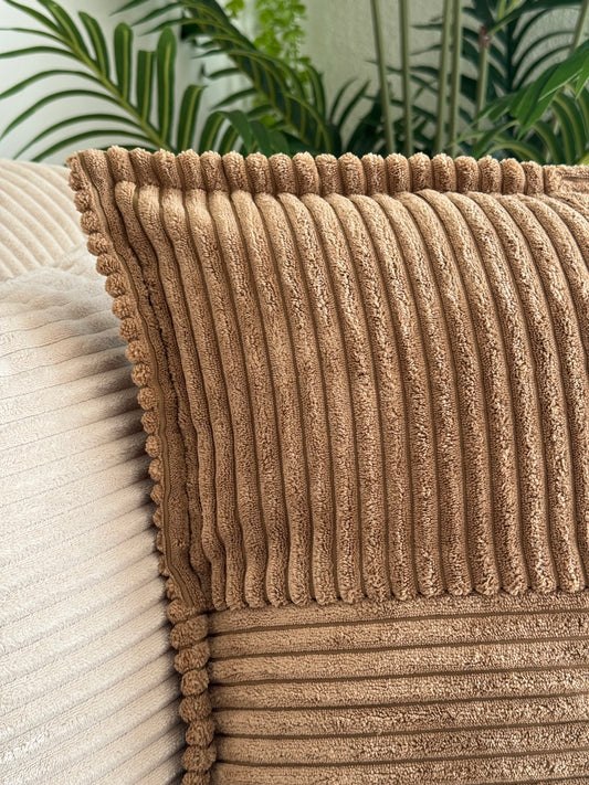 Housse coussin velour côtelé marron