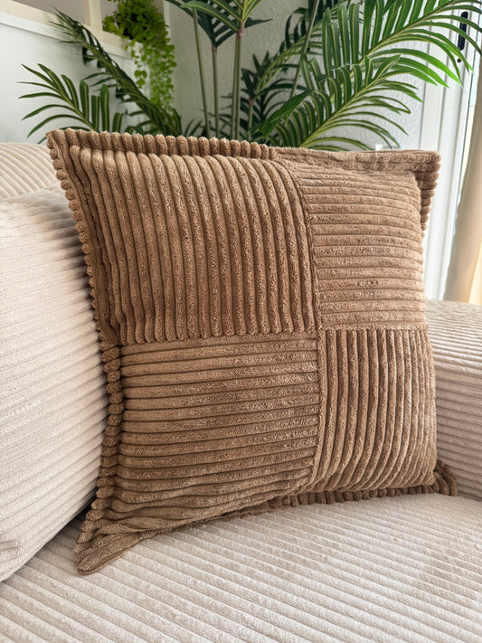 Housse coussin velour côtelé marron